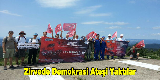 Zirvede Demokrasi Ateşi Yaktılar